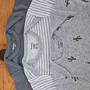 NWOT Gerber's onesie, set of 3